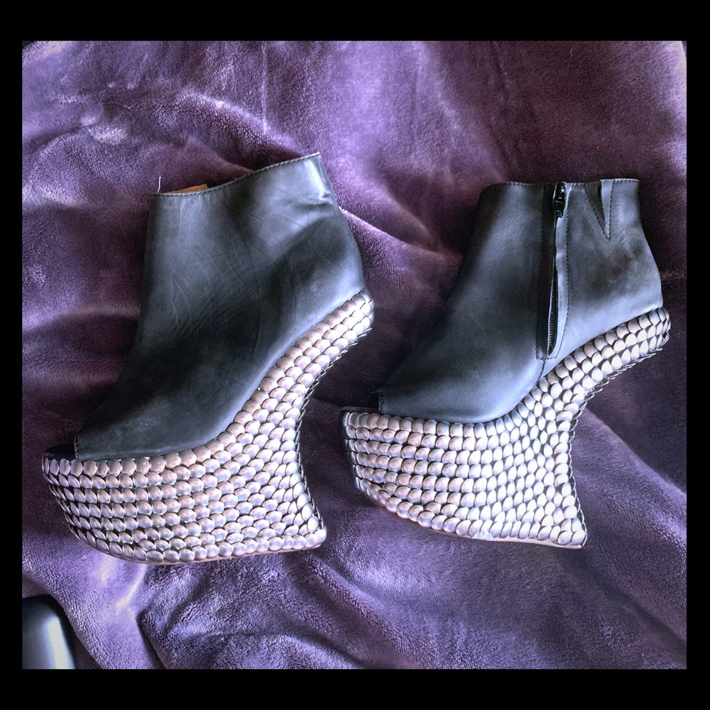 Jeffrey Campbell Heeless no-heel heels boots